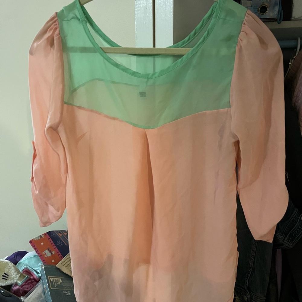 Adorable four quarter sleeve top